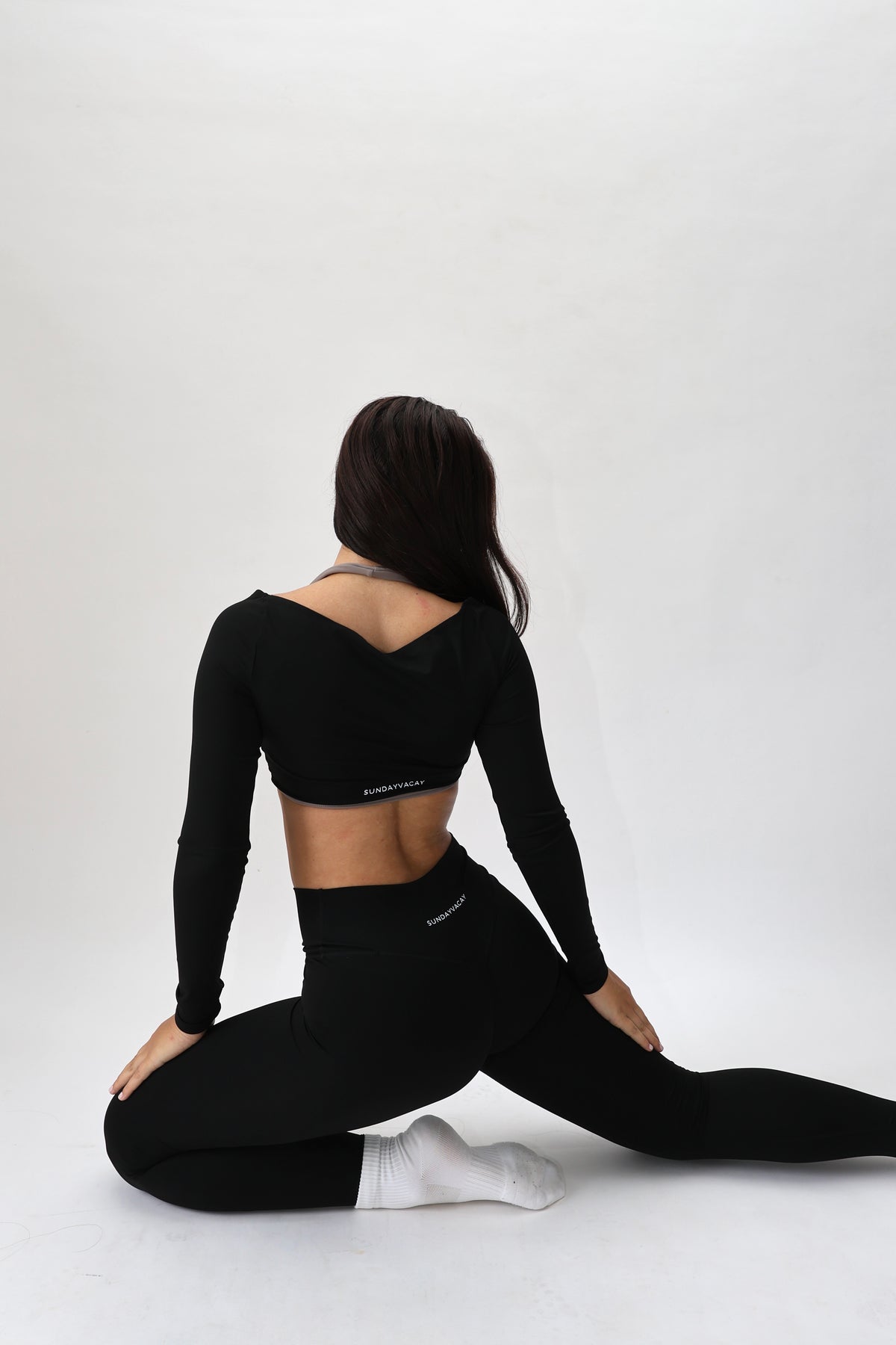 V Cross Pants - Black