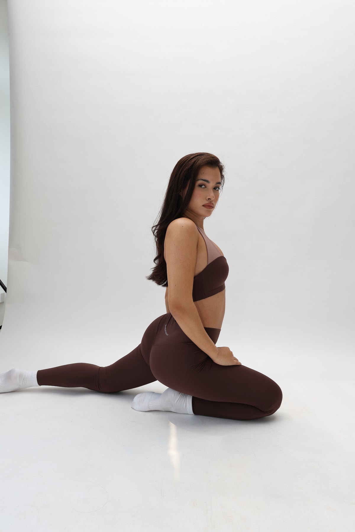 V Cross Pants - Brown