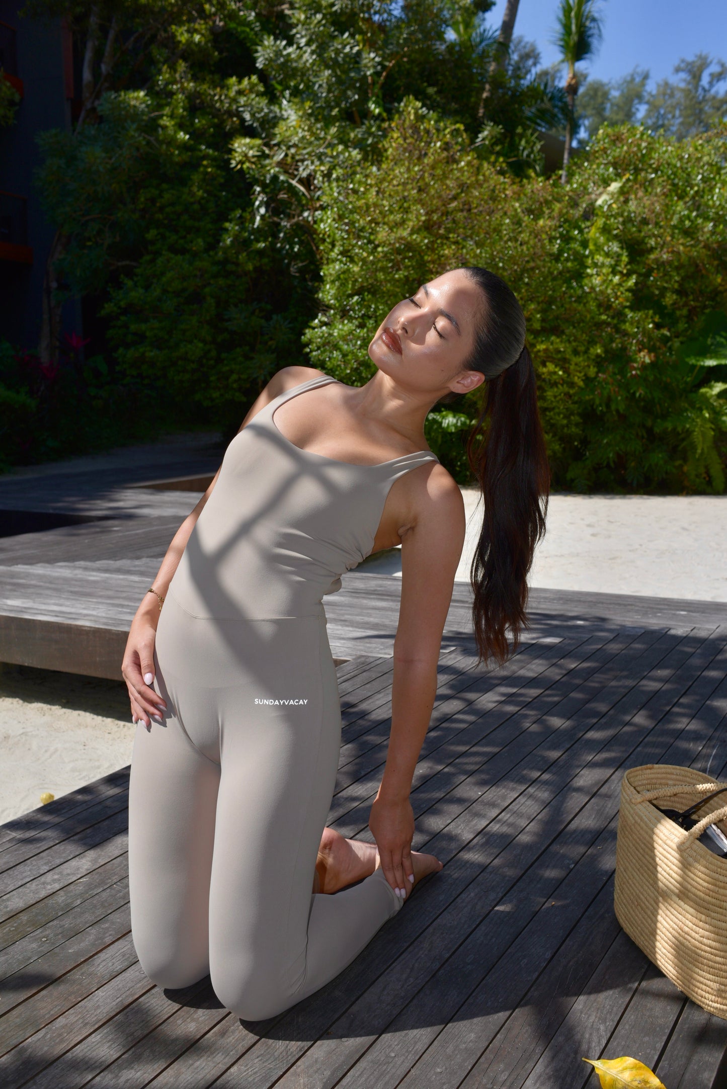 ชุดจั๊มสูทขายาว / สีเนื้อ