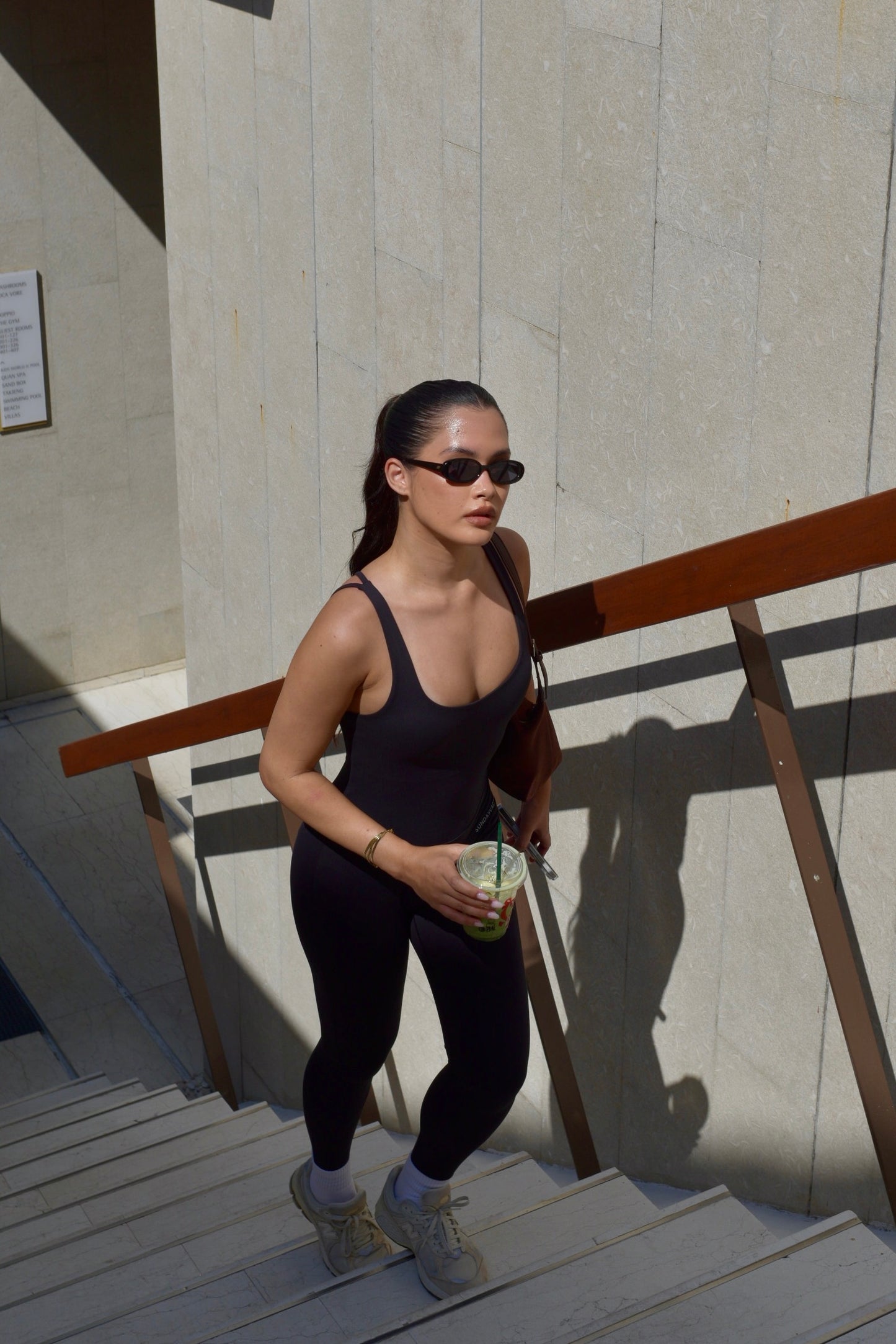 ชุดจั๊มสูทขายาวสีดำ