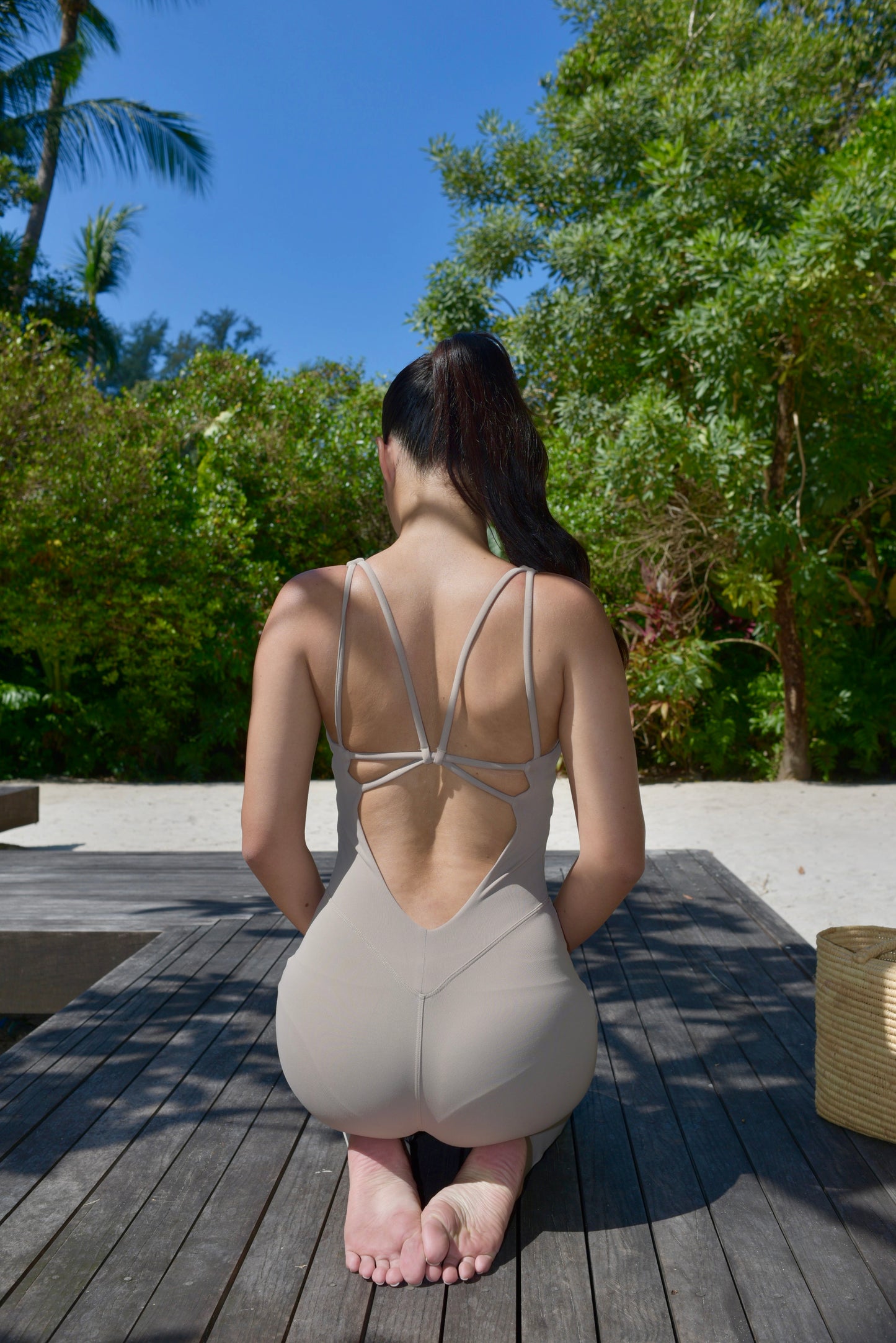 ชุดจั๊มสูทขายาว / สีเนื้อ