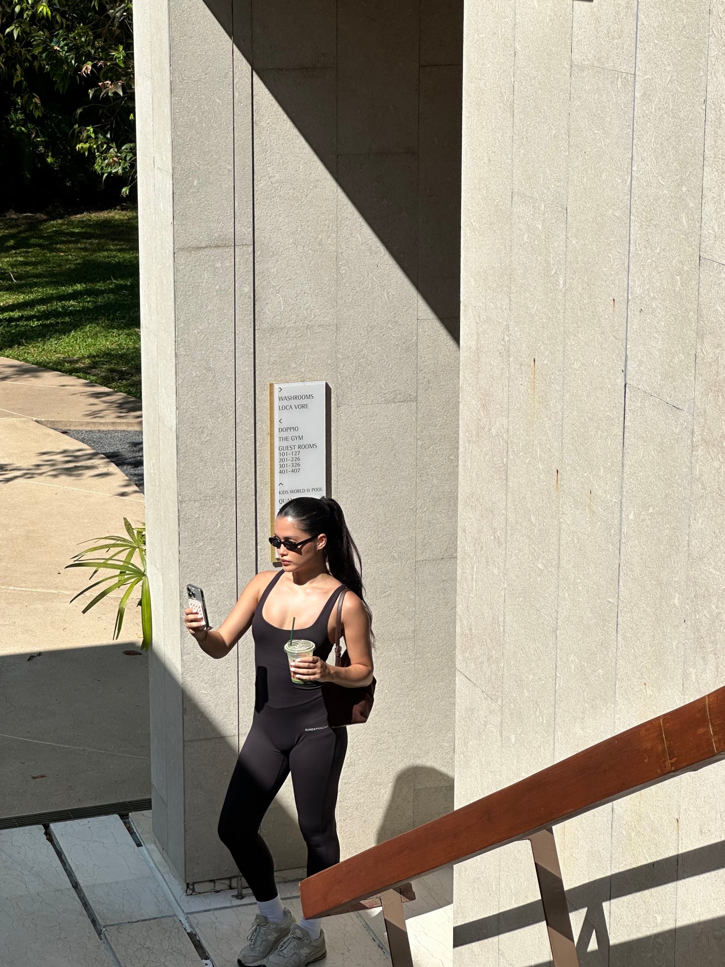 ชุดจั๊มสูทขายาวสีดำ